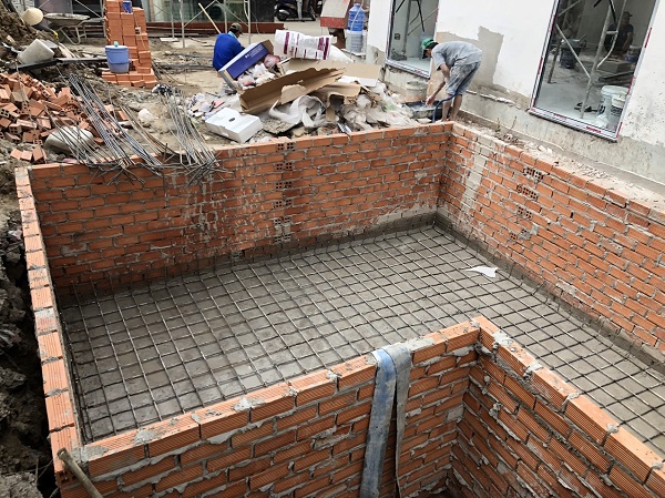 Thiết kế và thi công hồ cá Koi