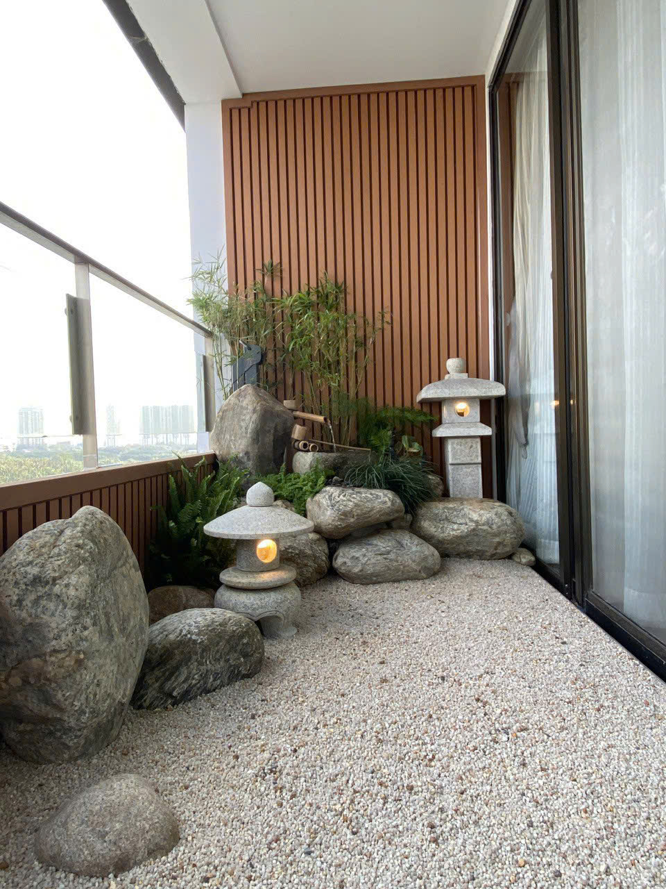 Mẫu trang trí ban công chung cư đẹp